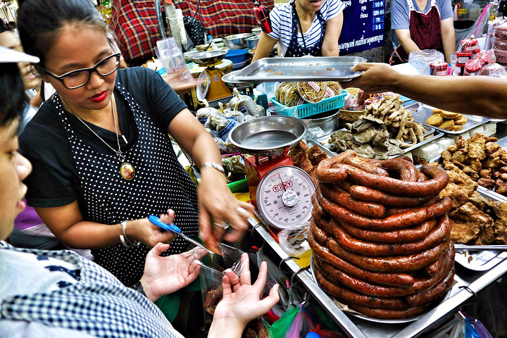 20小时没喝一口水 医务人员灾后救人忙:beat365亚洲体育官方网站(图3) beat·365